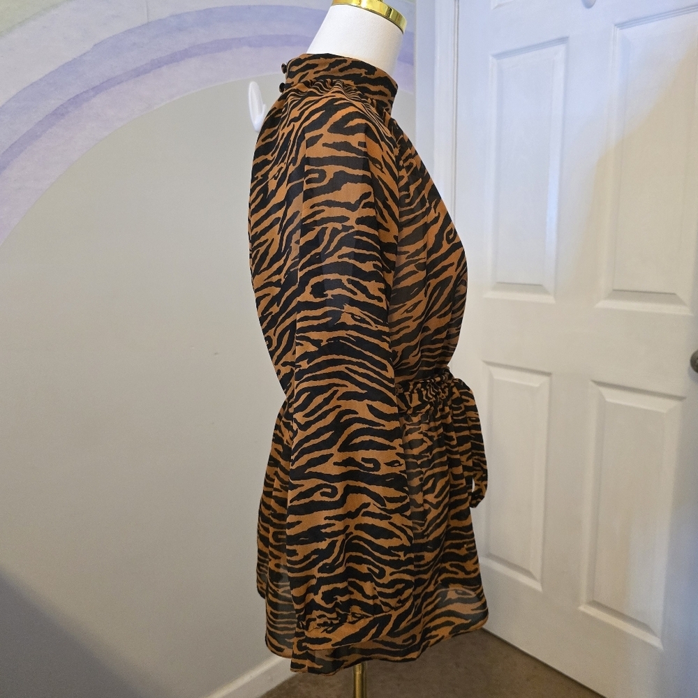 AOSO | US 14 | Tiger Print Open Back Blouse With Tie Closure - Picture 5 of 15